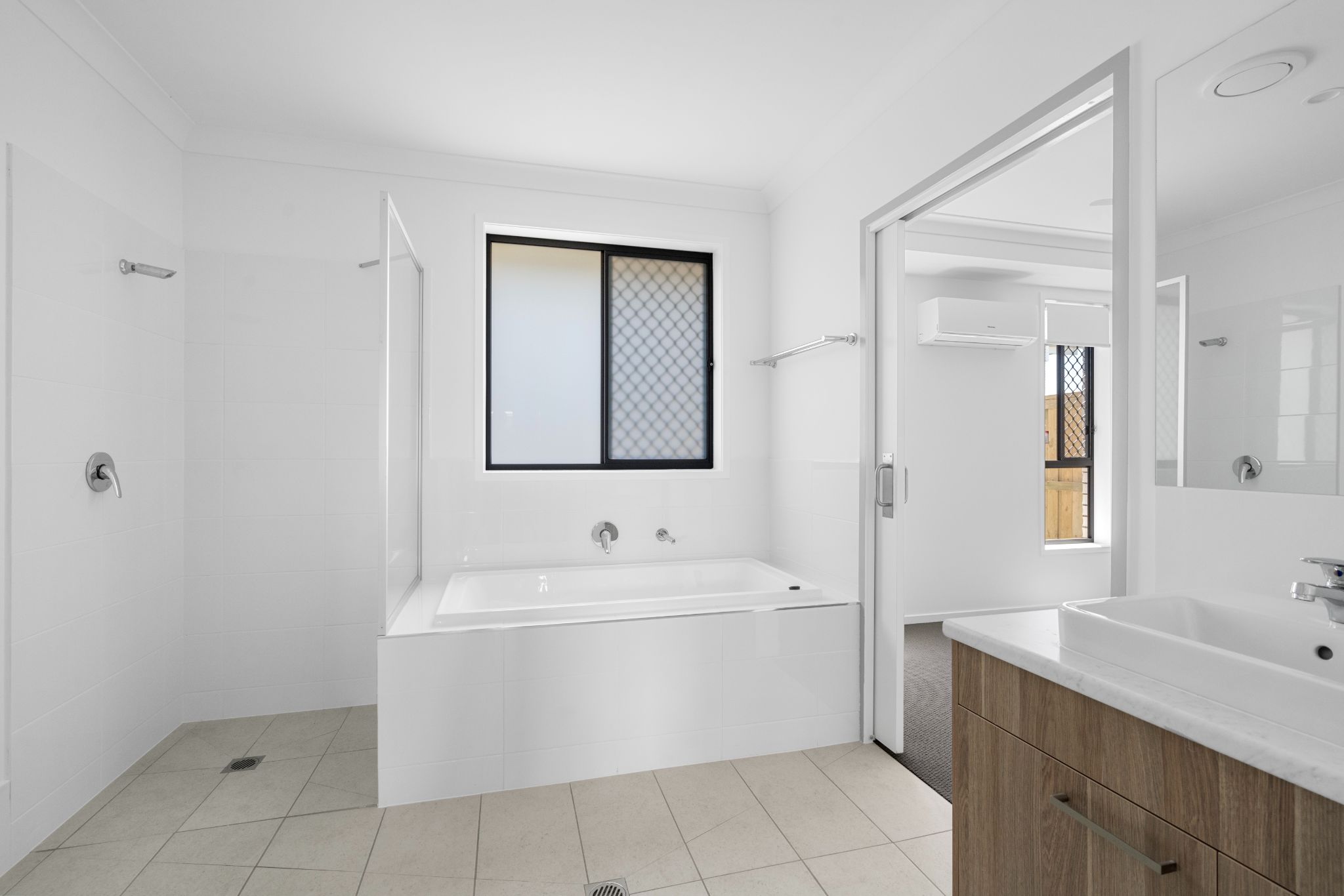 009 Open2view_ID907246-38_Edinburgh_Crs__Gleneagle