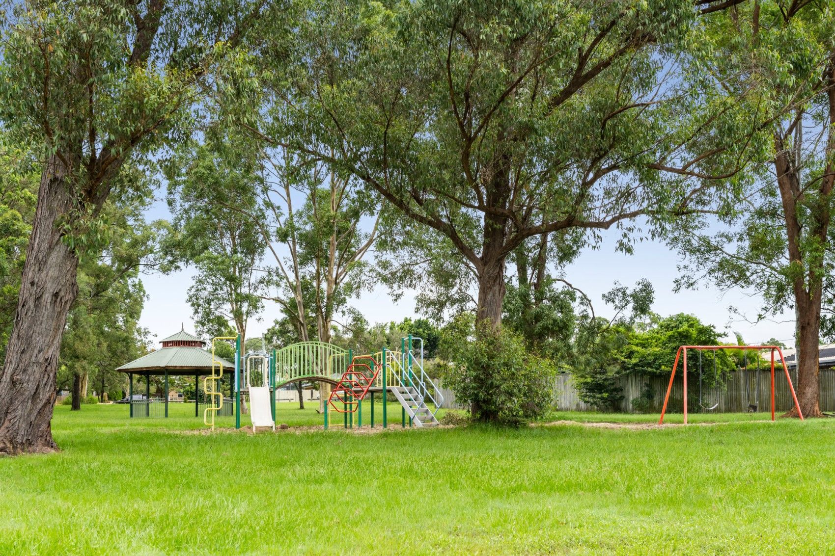 13 Ari St   adjacent park (1)