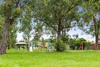 13 Ari St   adjacent park (1)