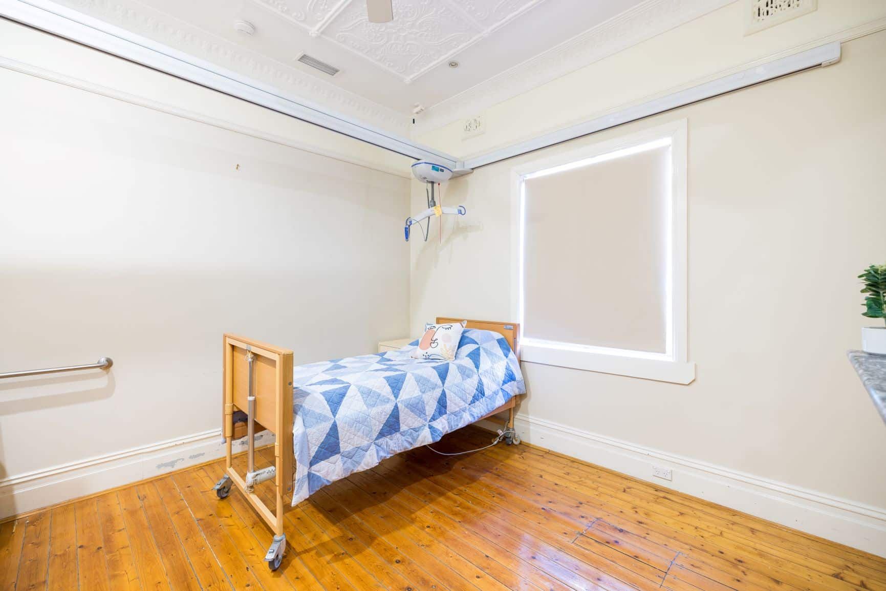 Canterbury 0322-Bedroom1-hoist