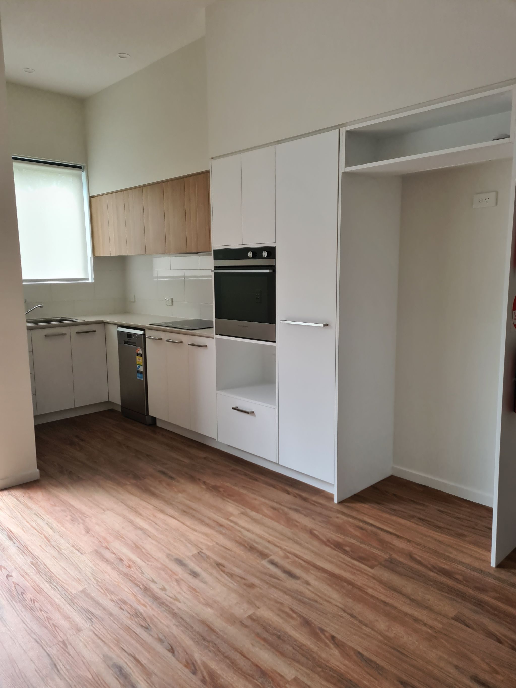 Kitchen  IL) - U2-4 Neridah St