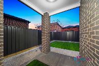 Access to huge outdoor space and backyard