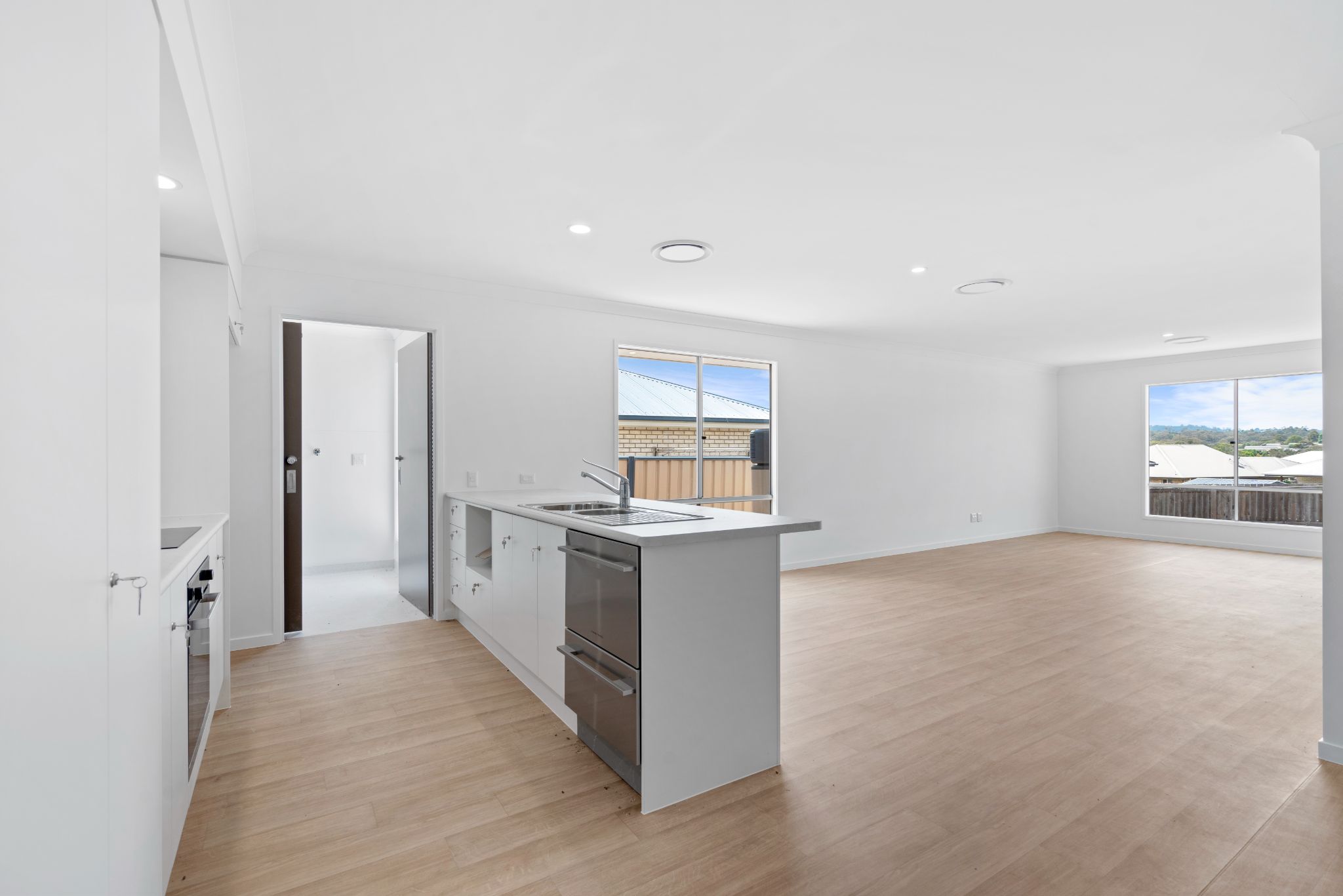 003 Open2view_ID912124-6_Breanna_St__Cotswold_Hills