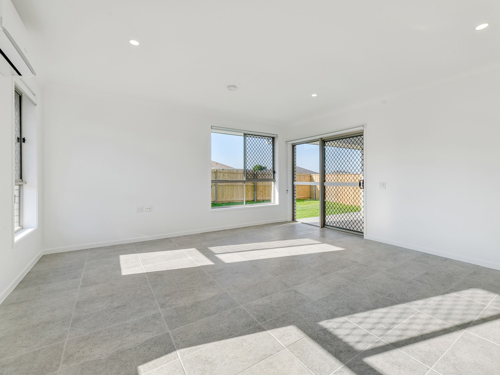 5   Alexander Pl 22 - Family Dining