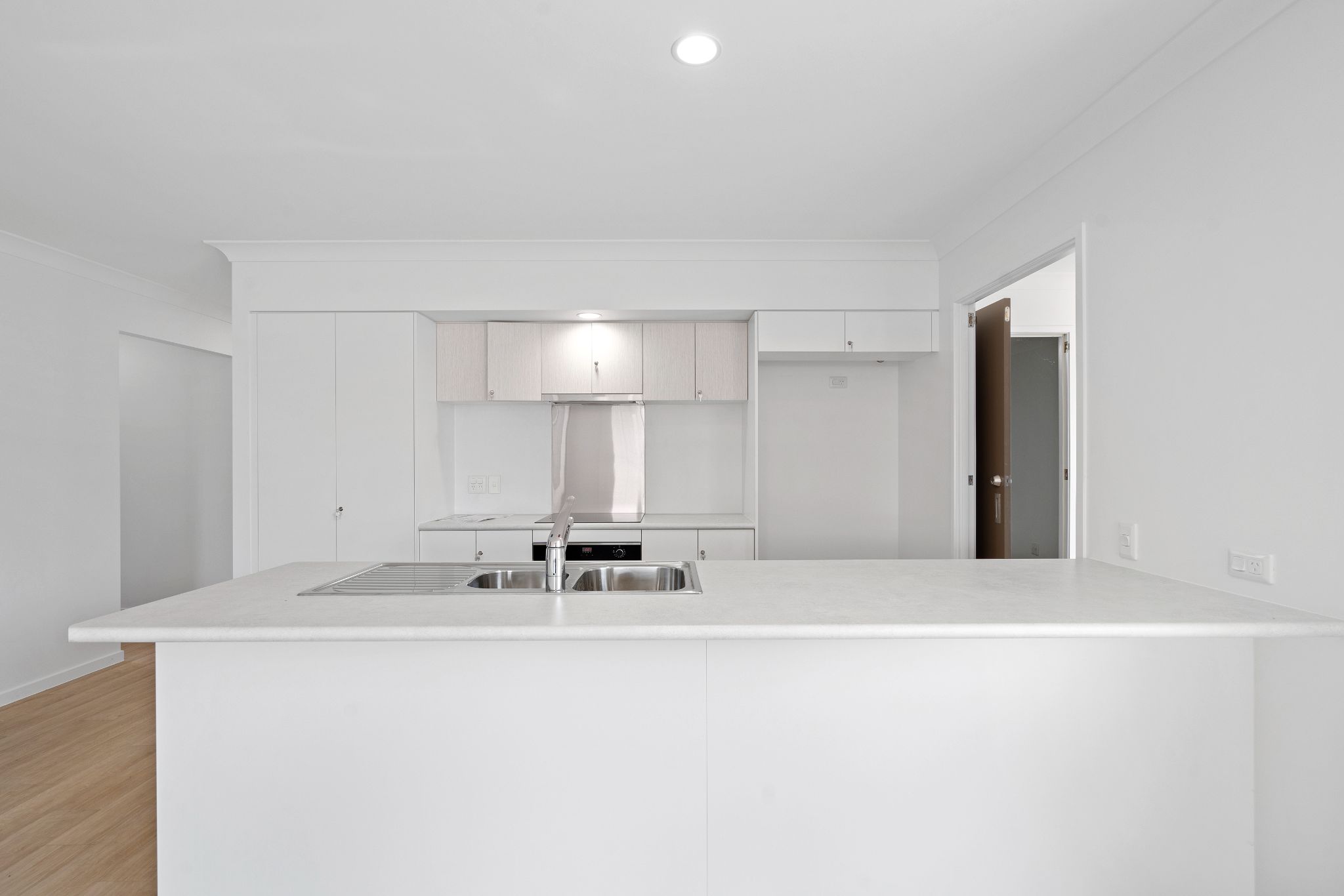 005 Open2view_ID912124-6_Breanna_St__Cotswold_Hills