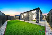 Access to huge outdoor space and backyard