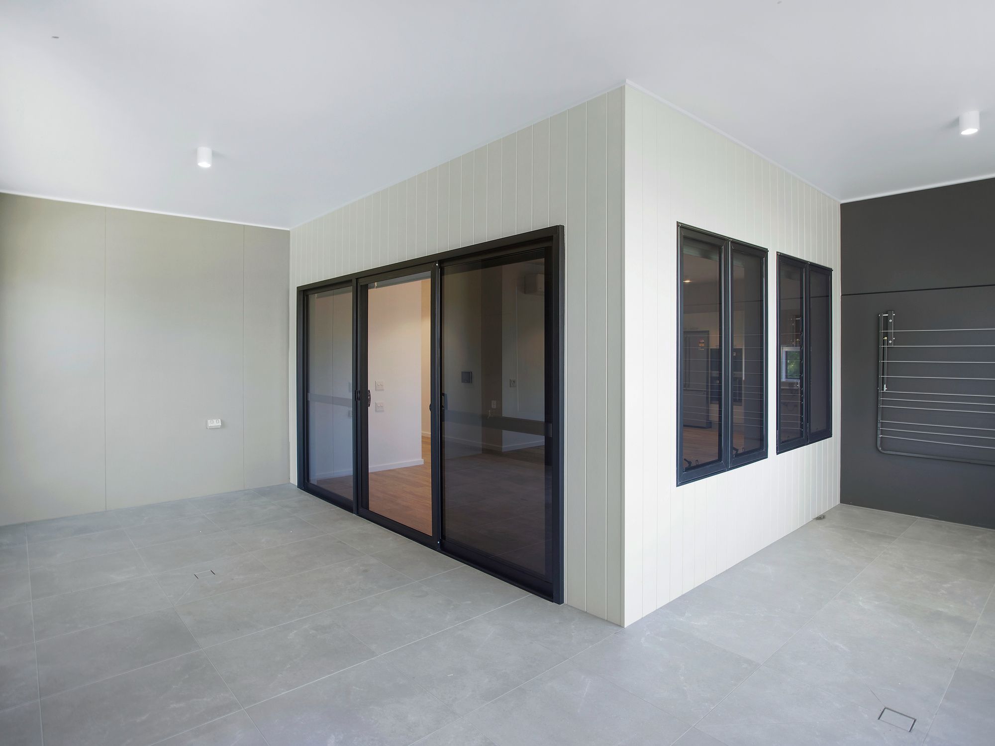 016 Open2view_ID879397-15_Lawson_Street