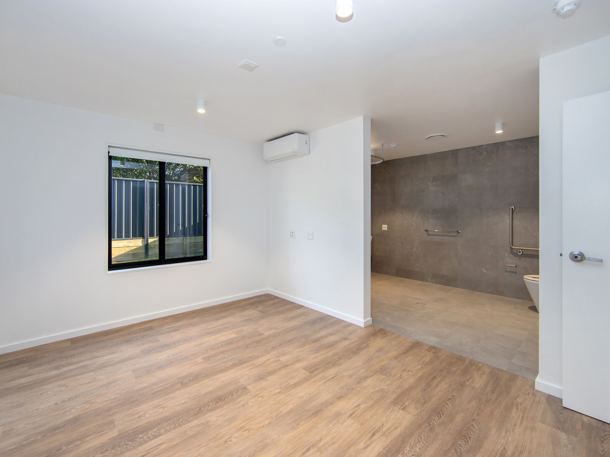 007 Open2view_ID879397-15_Lawson_Street