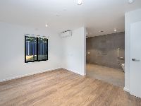 007 Open2view_ID879397-15_Lawson_Street