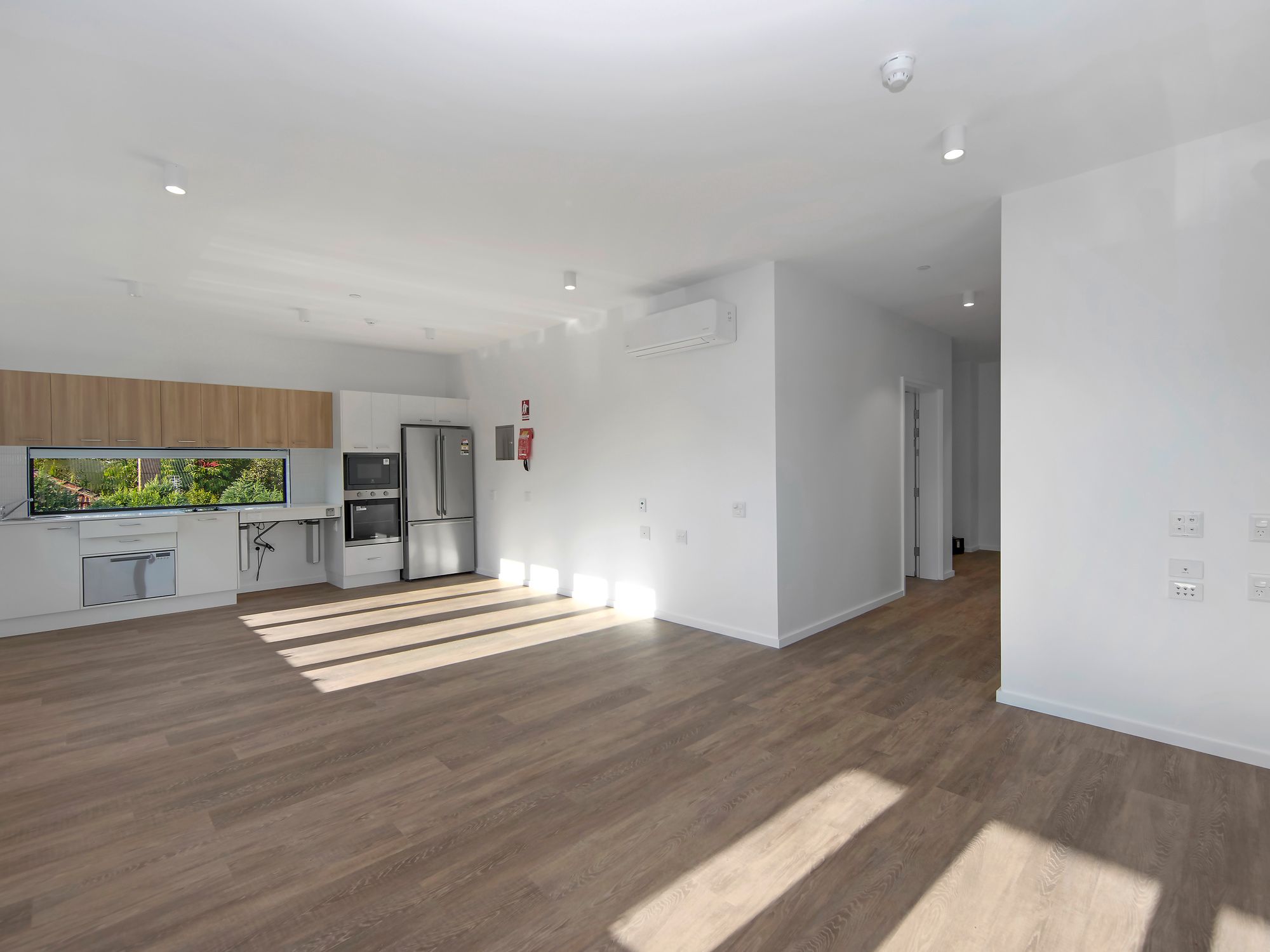 013 Open2view_ID879397-15_Lawson_Street