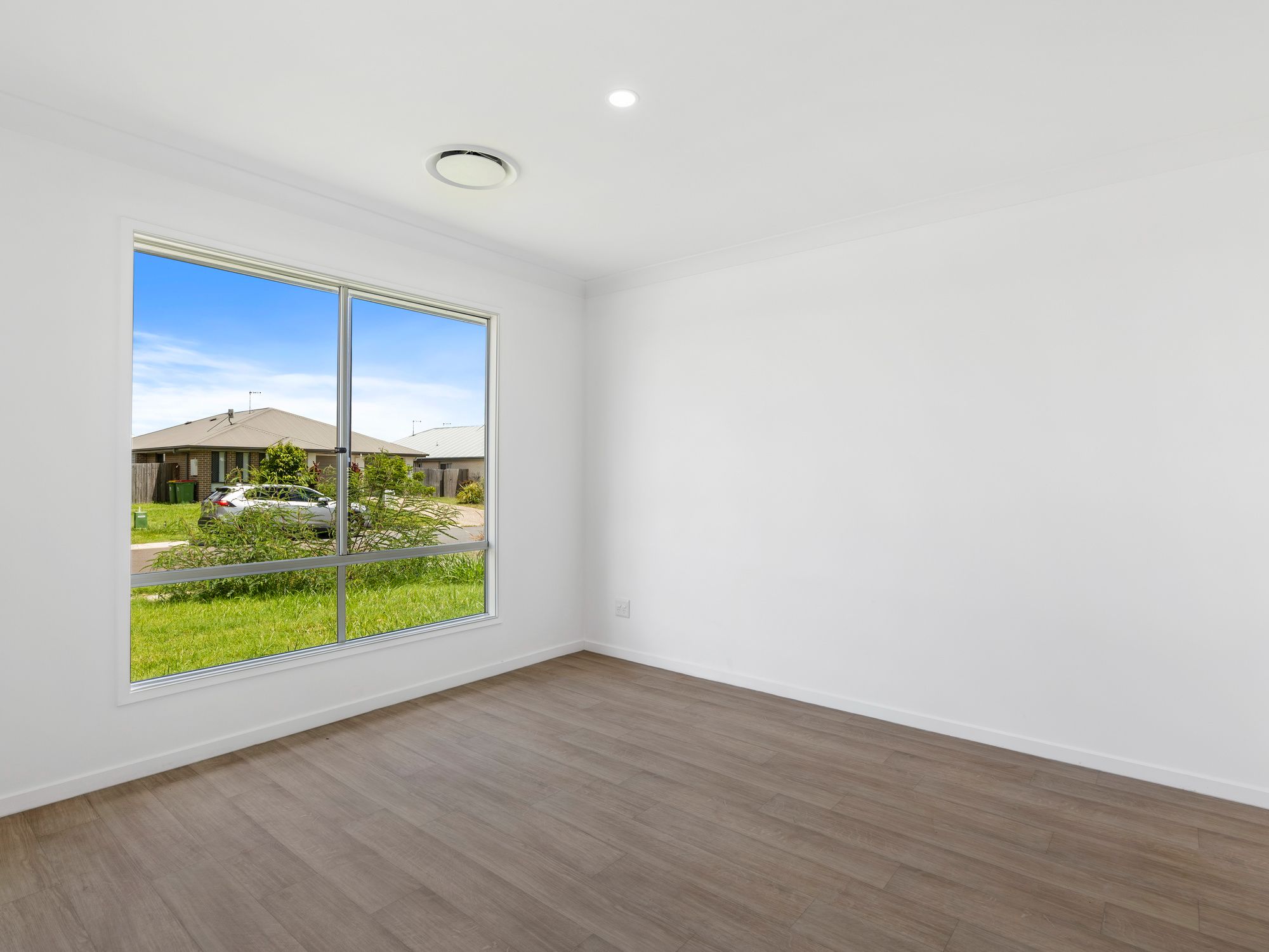 001 Open2view_ID868359-1_54_Montana_Circuit