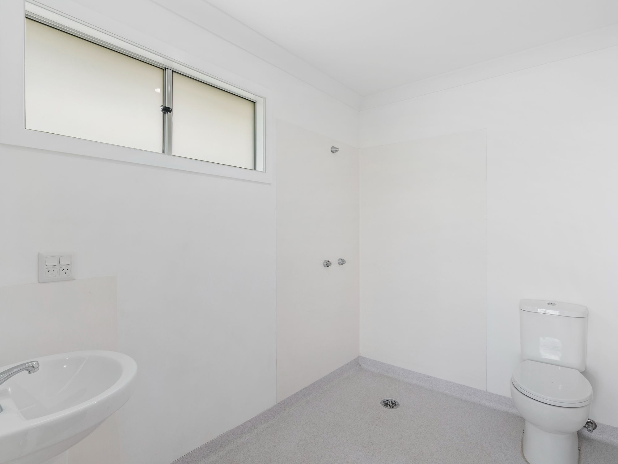 002 Open2view_ID868359-1_54_Montana_Circuit