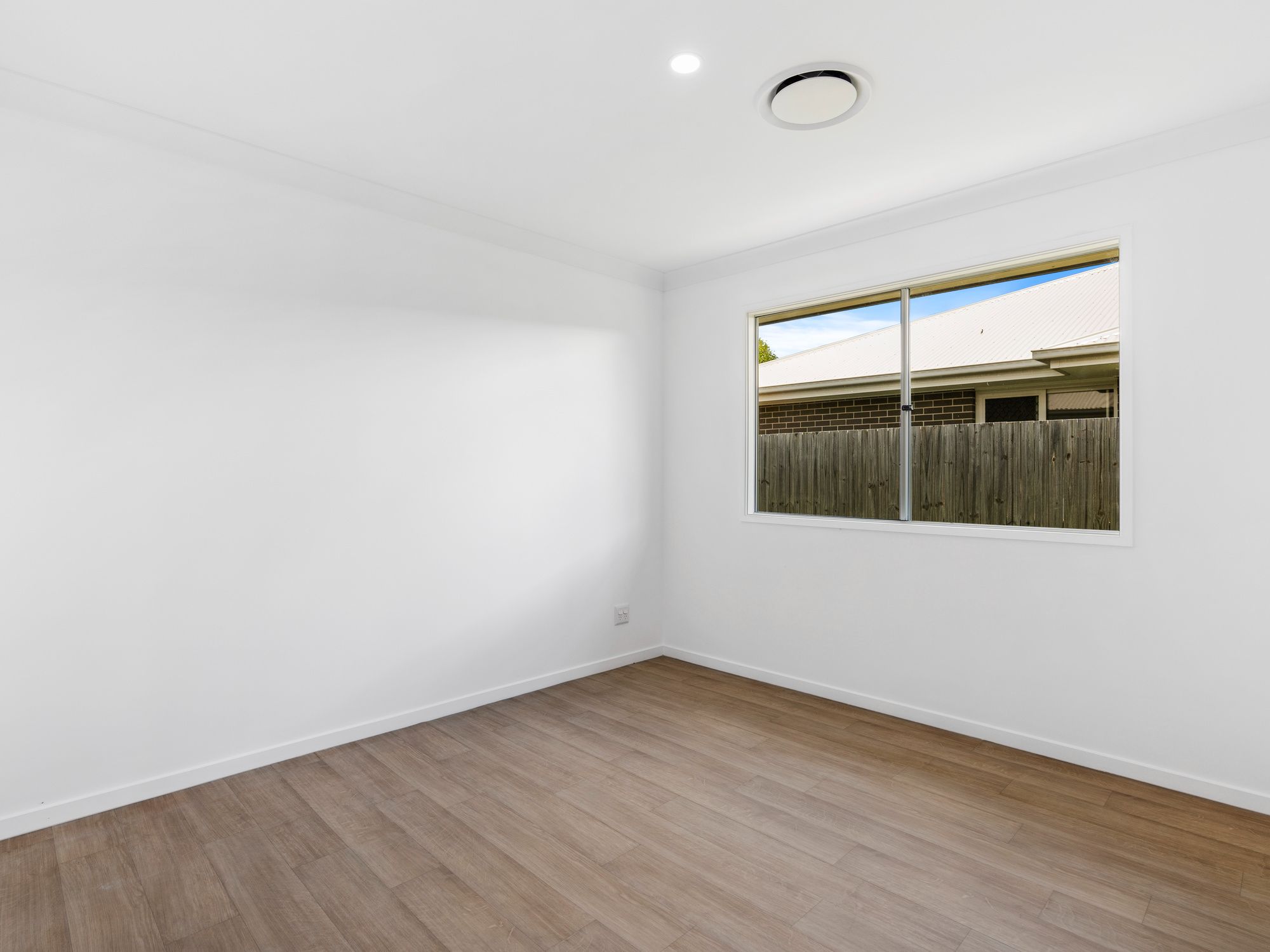 003 Open2view_ID868359-1_54_Montana_Circuit