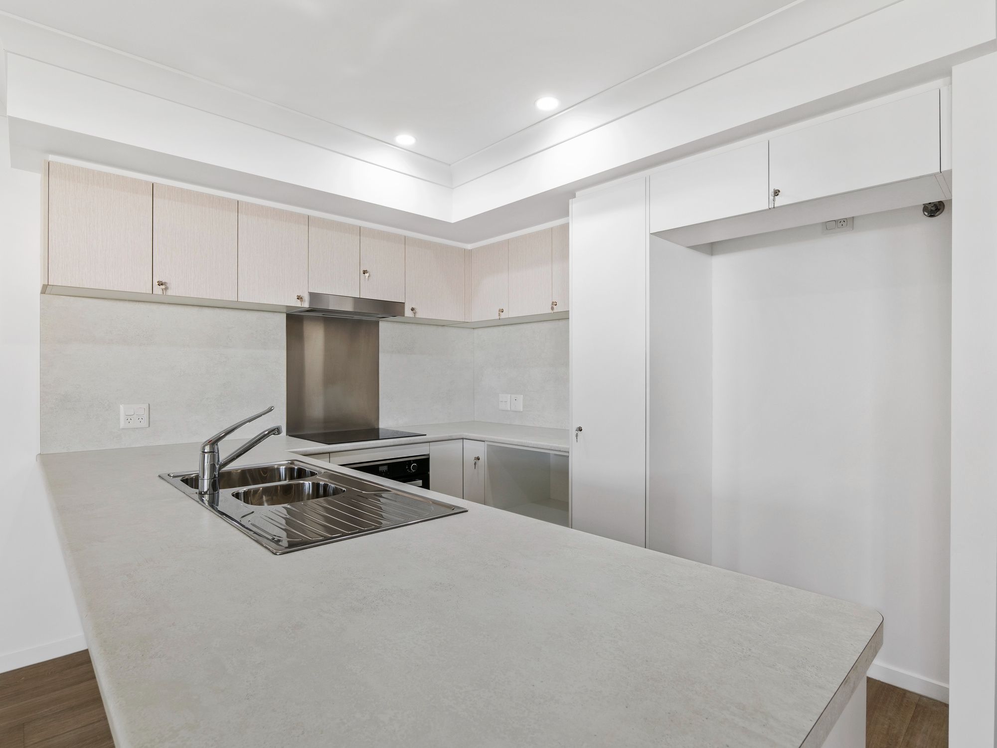 006 Open2view_ID868359-1_54_Montana_Circuit