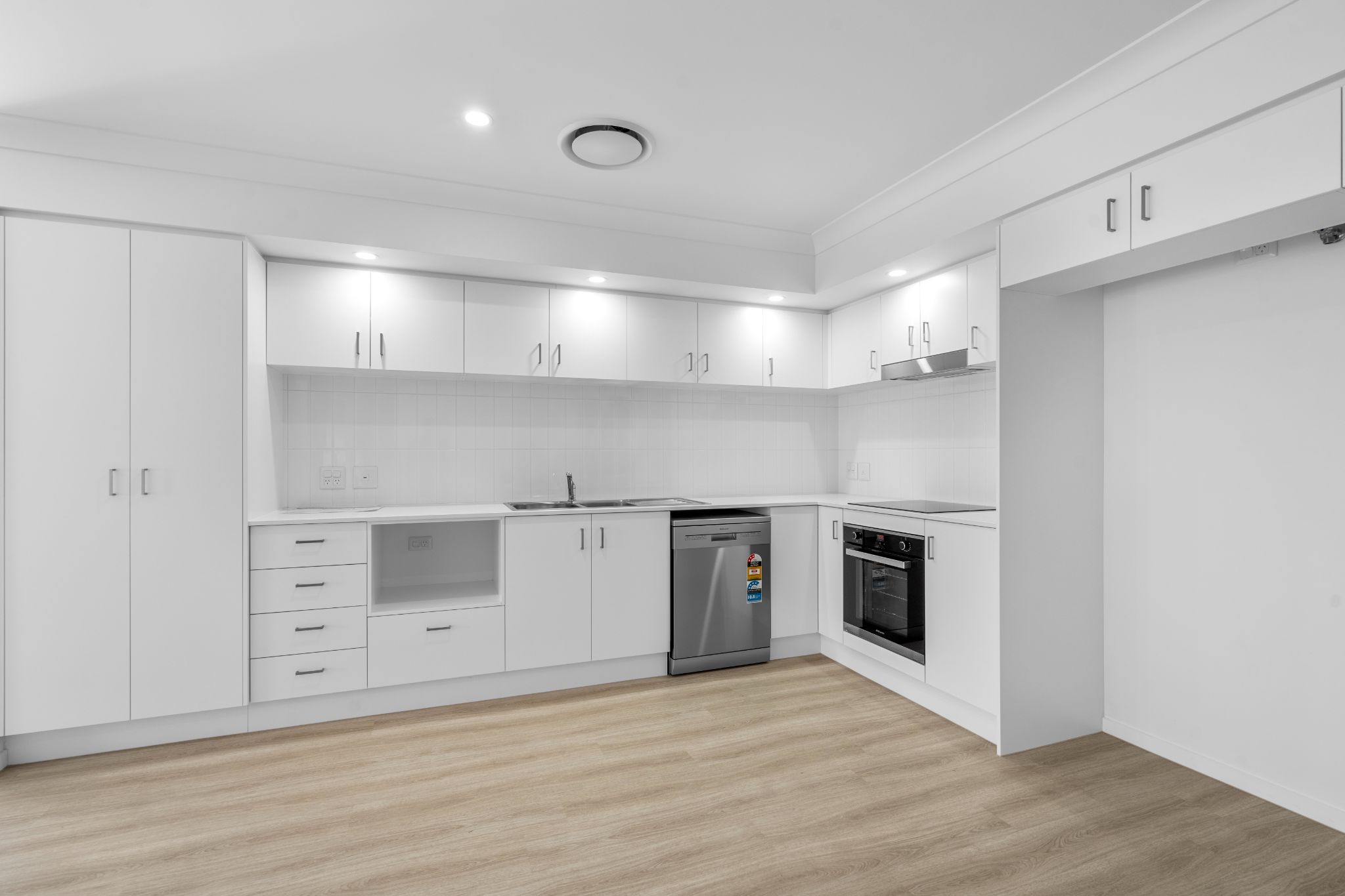 004 Open2view_ID907243-19_Brookvale_Street__Chambers_Flat