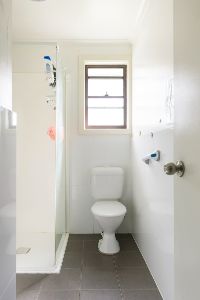 03 SILL026_LR_windale_shared bathroom