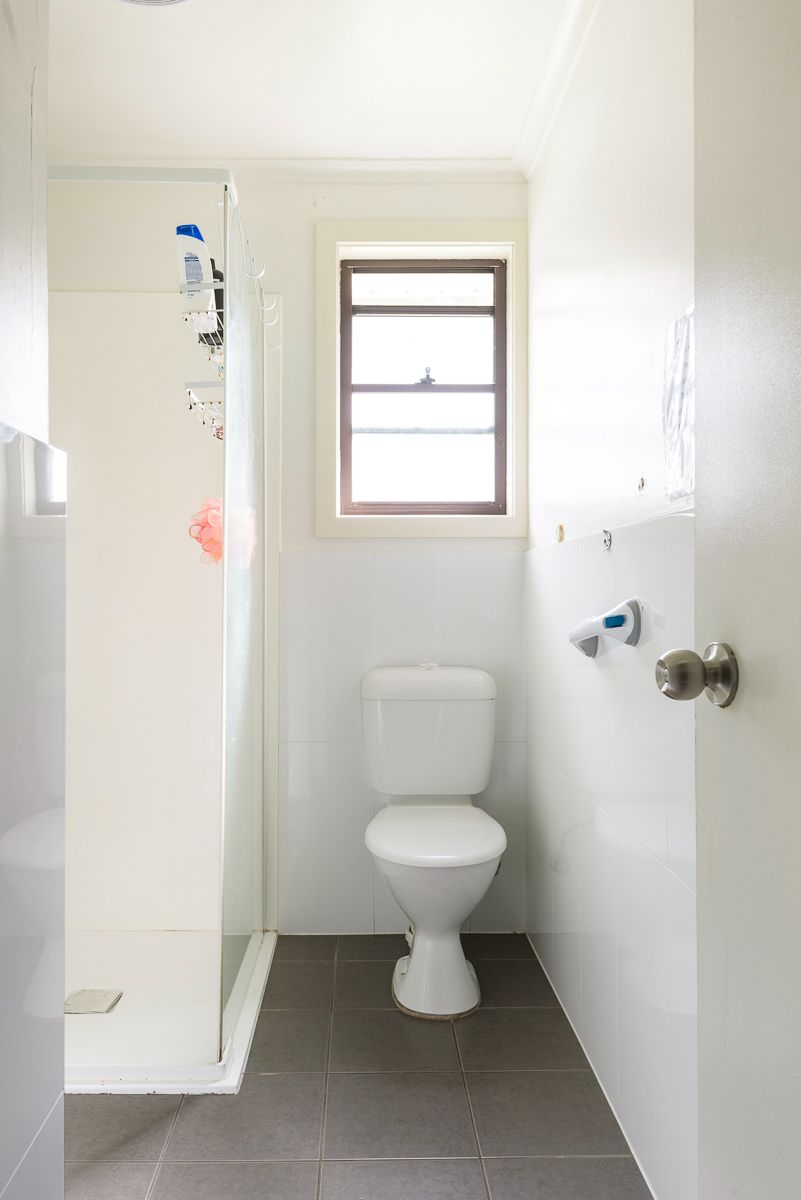 03 SILL026_LR_windale_shared bathroom