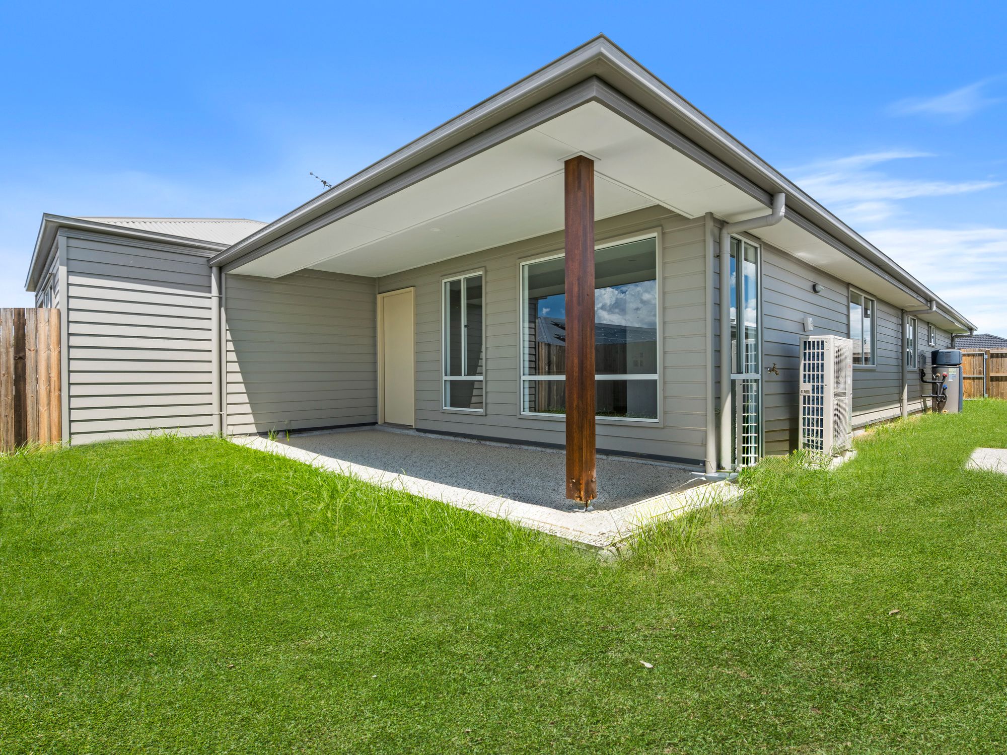 009 Open2view_ID868359-1_54_Montana_Circuit