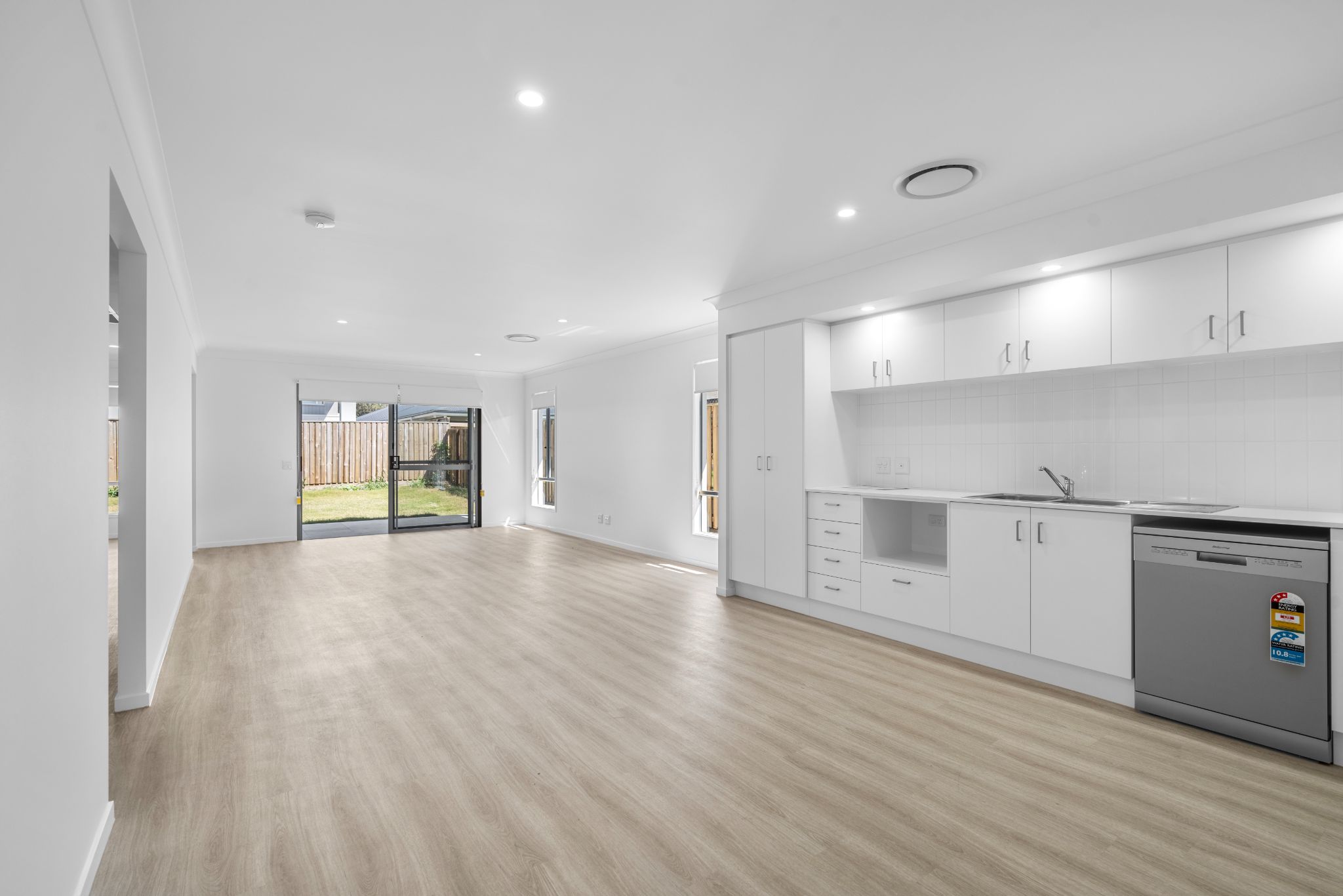 002 Open2view_ID907243-19_Brookvale_Street__Chambers_Flat