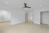 Spacious Bedroom 8 Downing St Innisfail