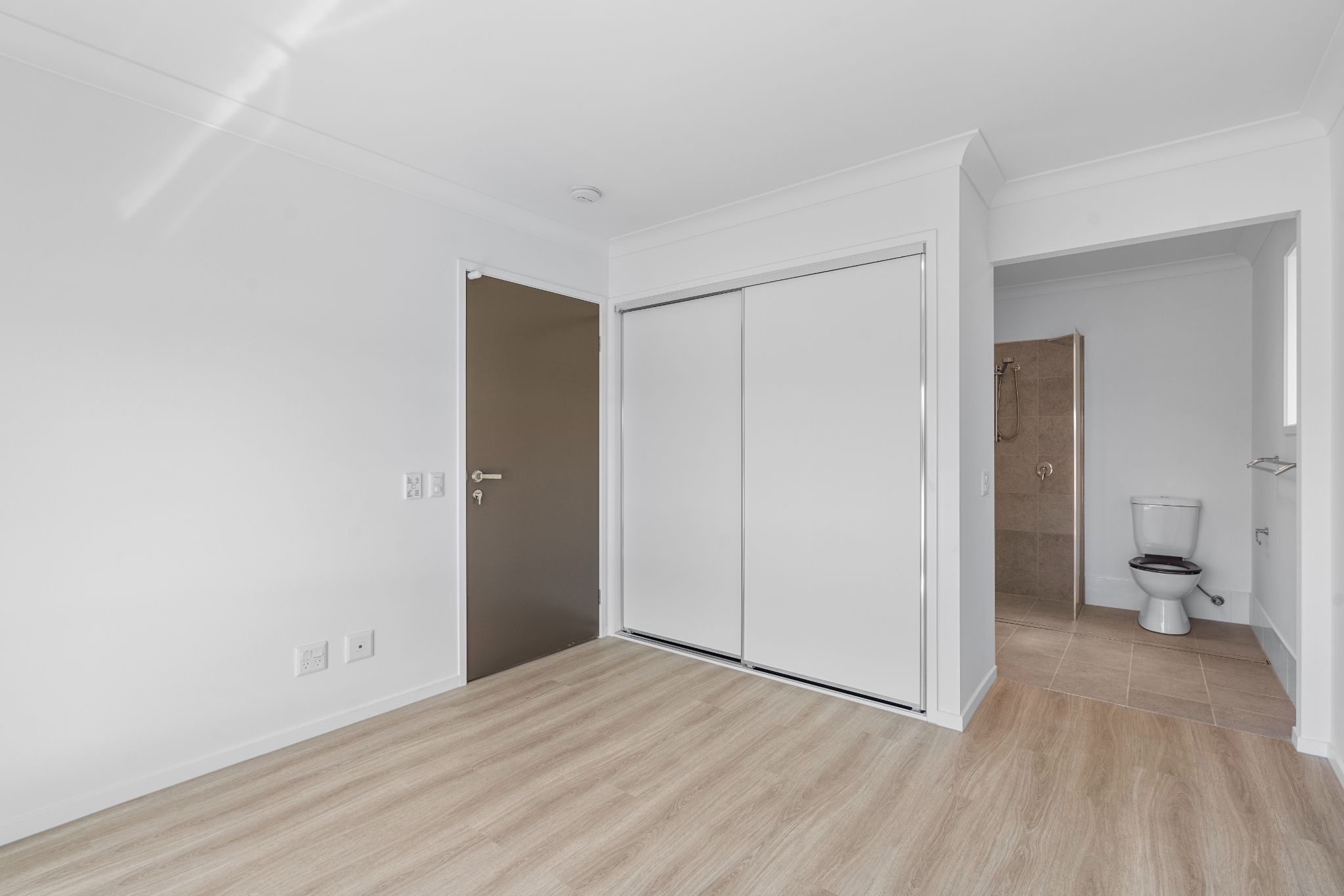 008 Open2view_ID907243-19_Brookvale_Street__Chambers_Flat