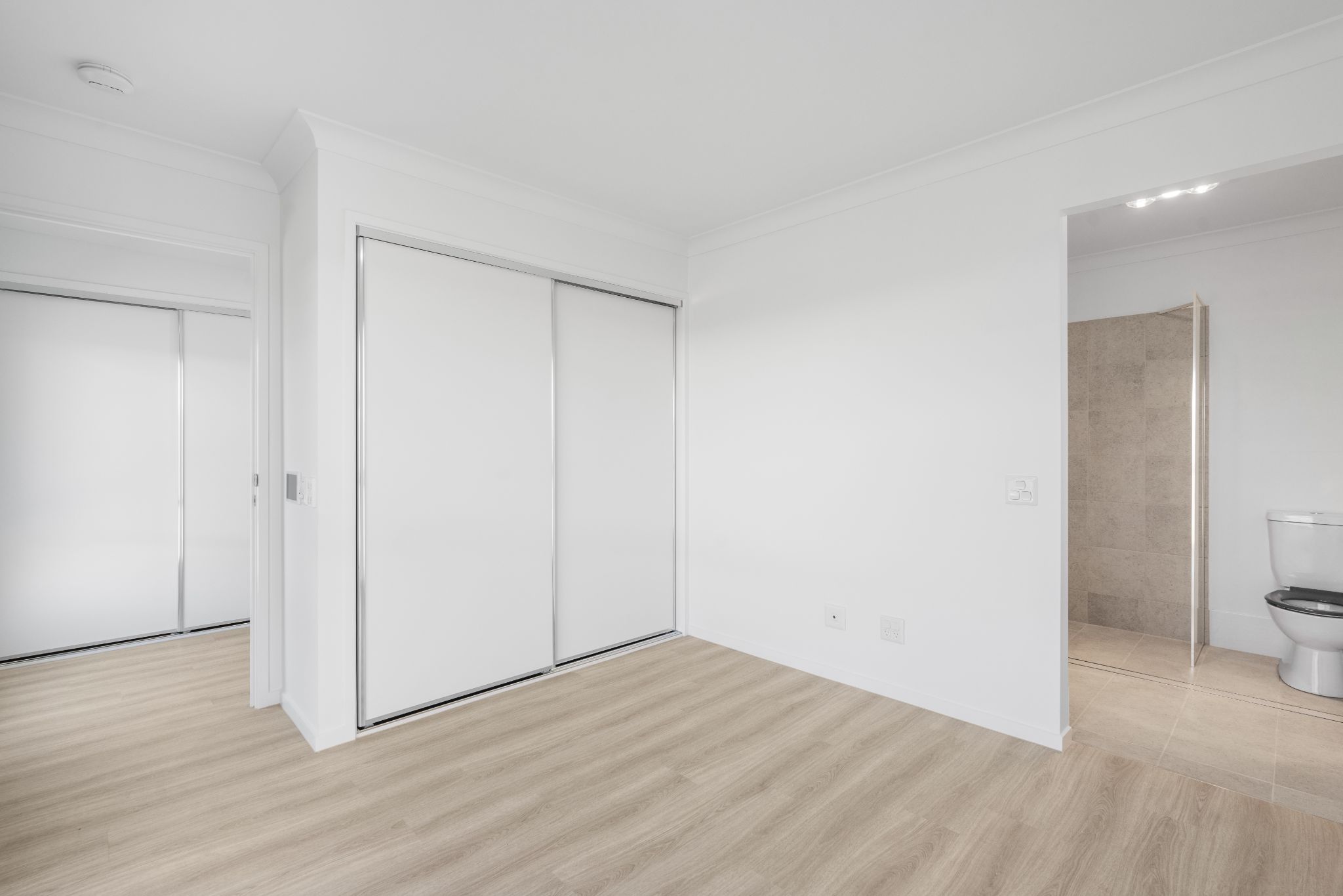 011 Open2view_ID907243-19_Brookvale_Street__Chambers_Flat