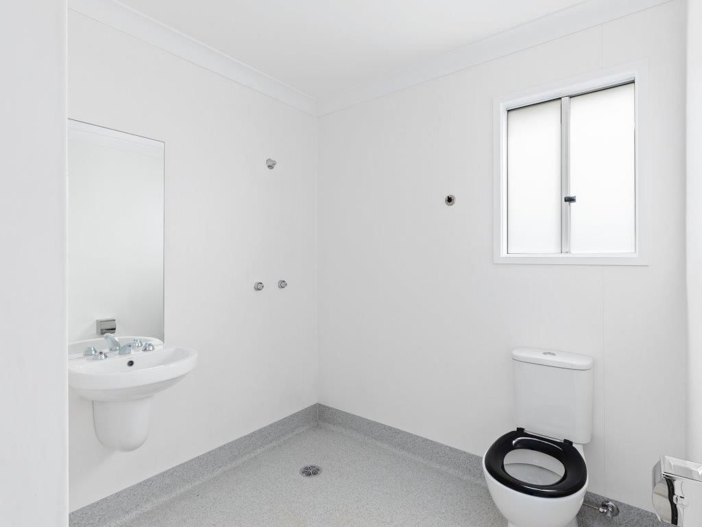 002 Open2view_ID812215-16_Mia_Street