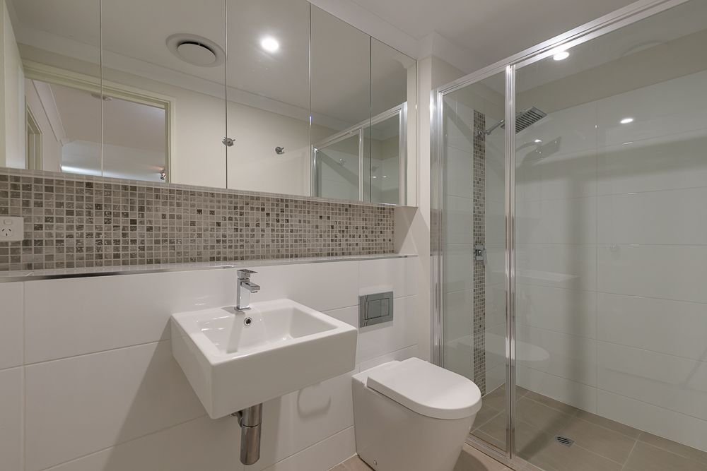 Ground Floor Unit   6)