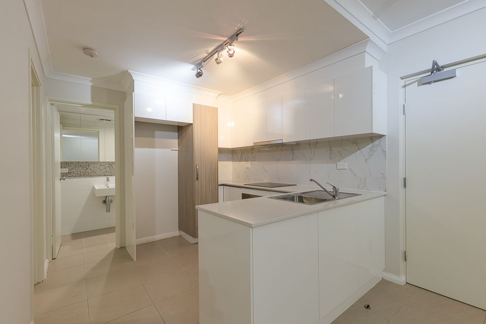 Ground Floor Unit   2)