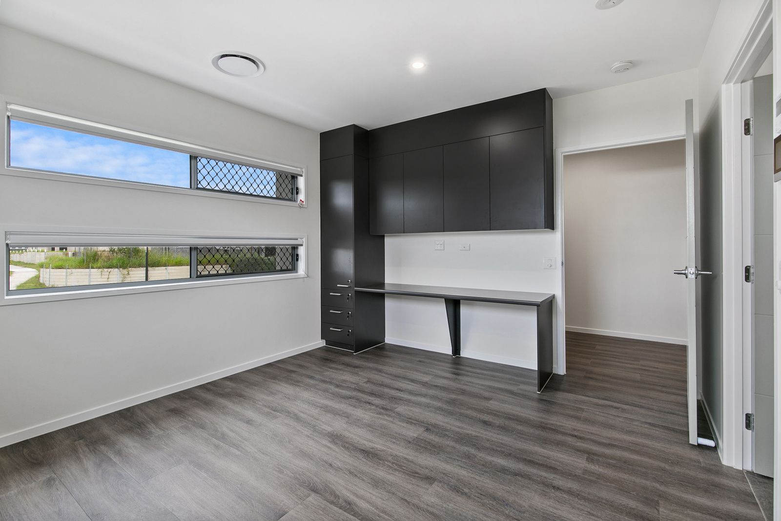 006 Open2view_ID757711-1_Forbes_Court