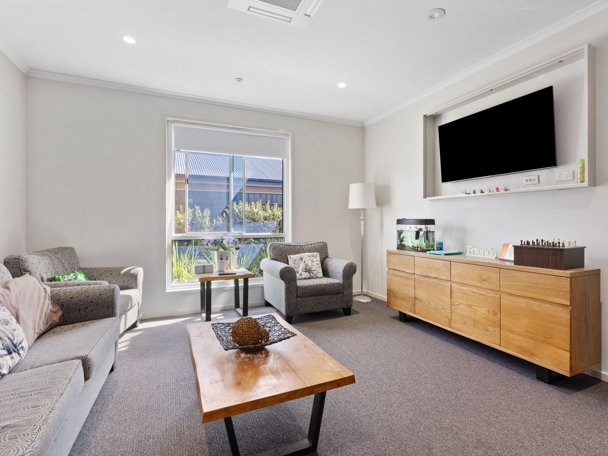 002 Open2view_ID876659-37_Tussock_Drive