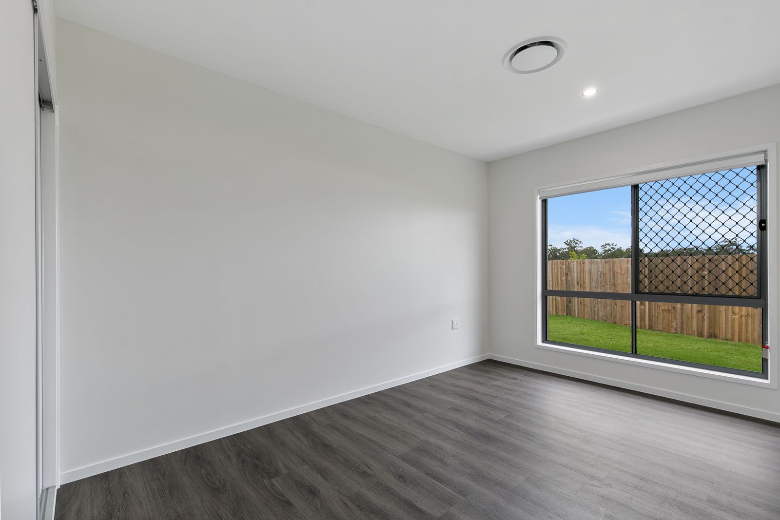 009 Open2view_ID757711-1_Forbes_Court