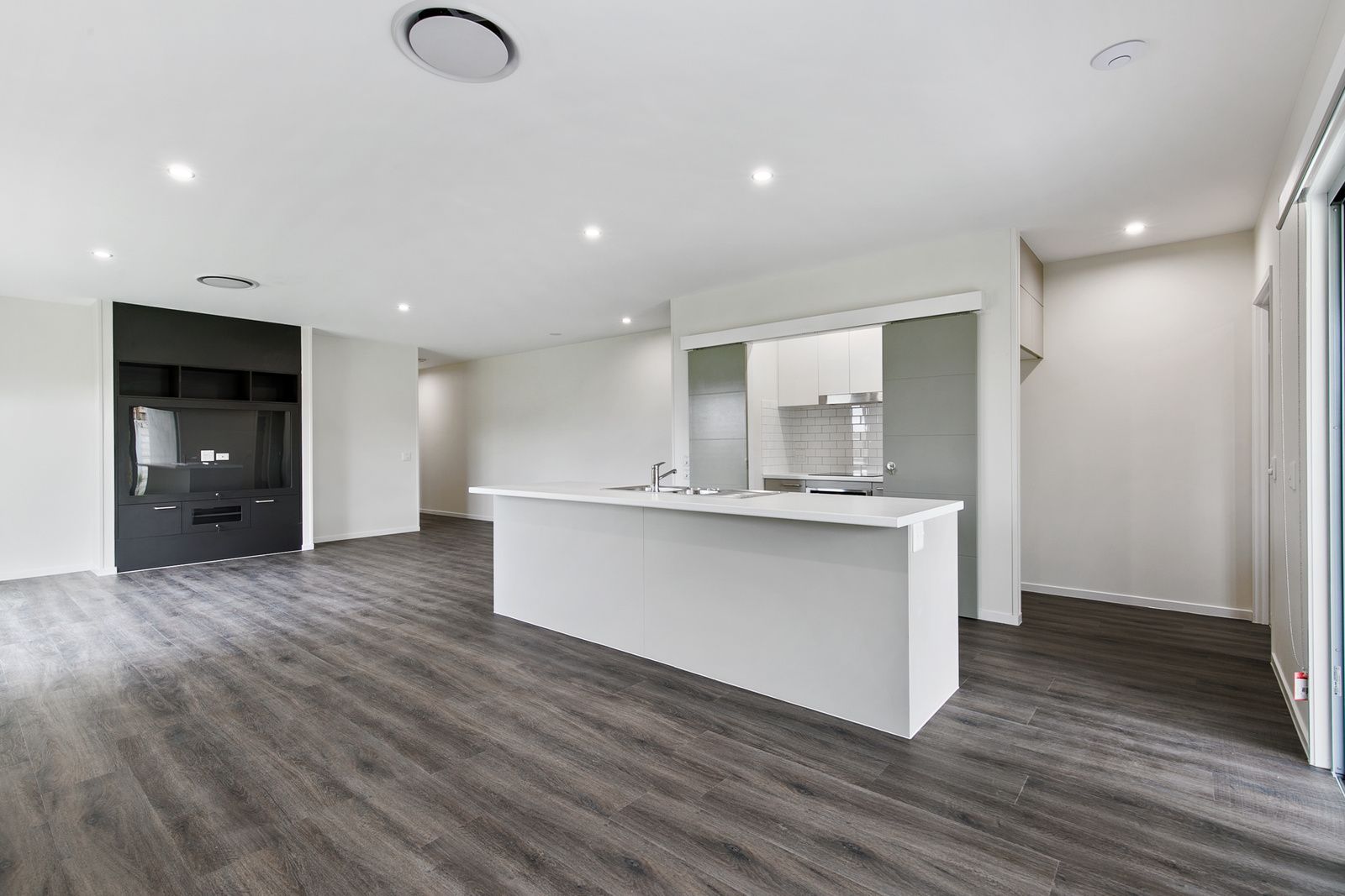 014 Open2view_ID757711-1_Forbes_Court