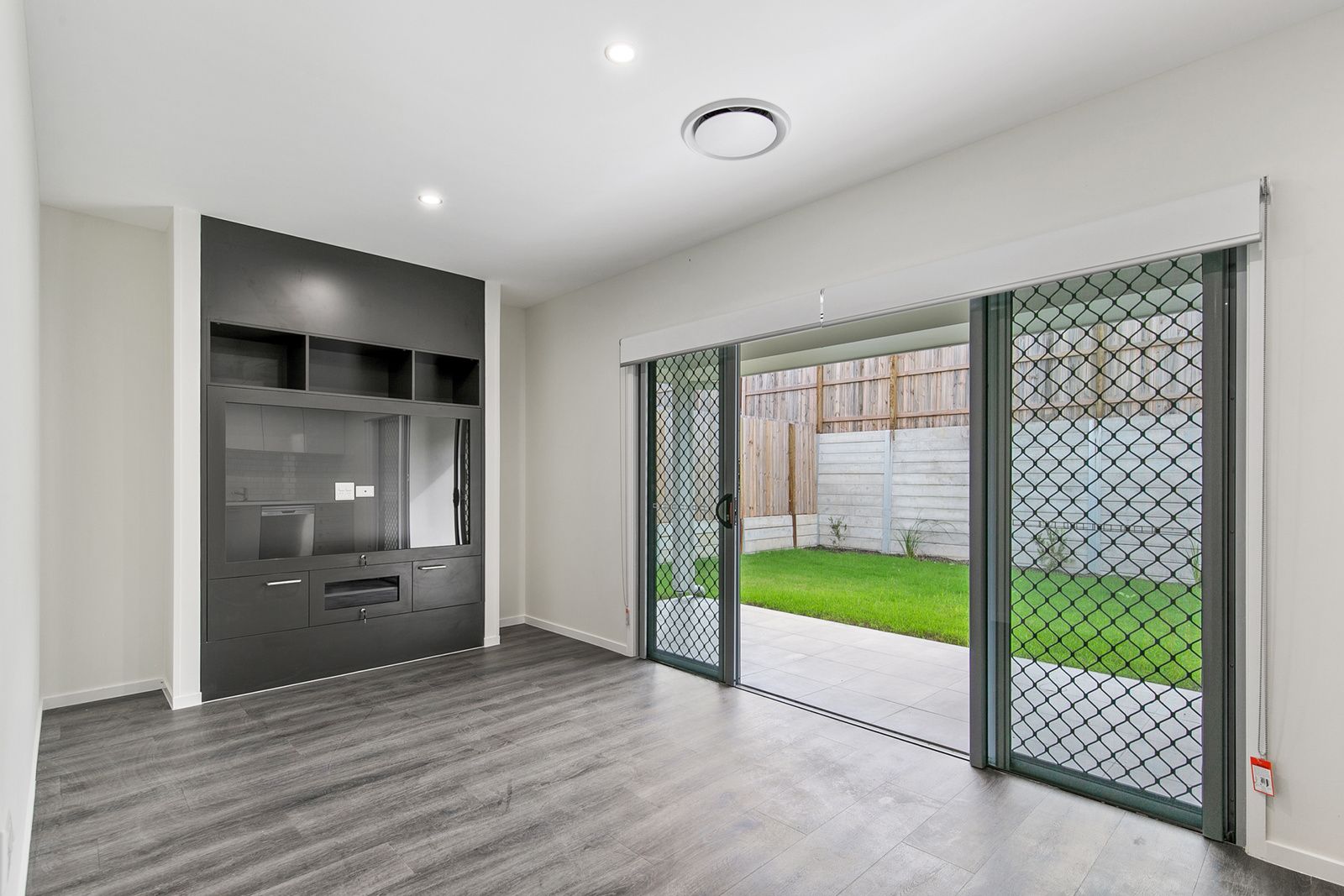 018 Open2view_ID757711-1_Forbes_Court