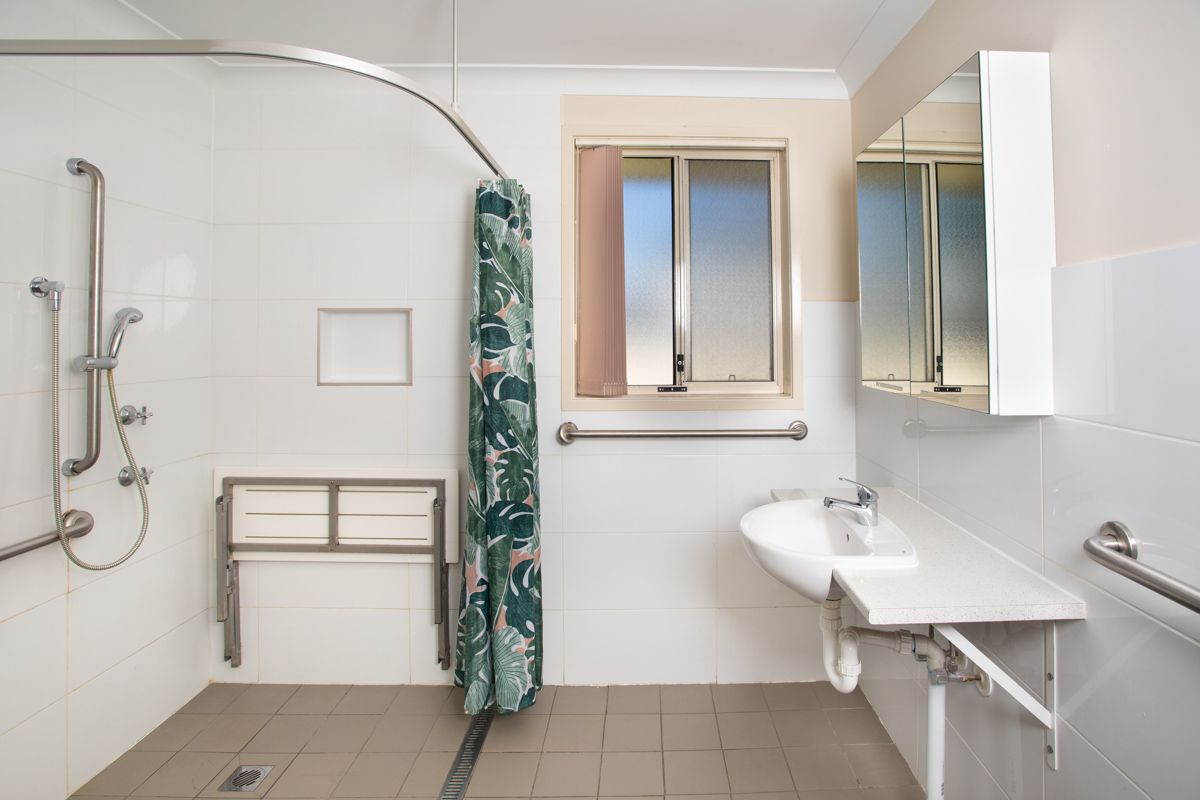 SIL013 LR-WARATAH1-shared bathroom1
