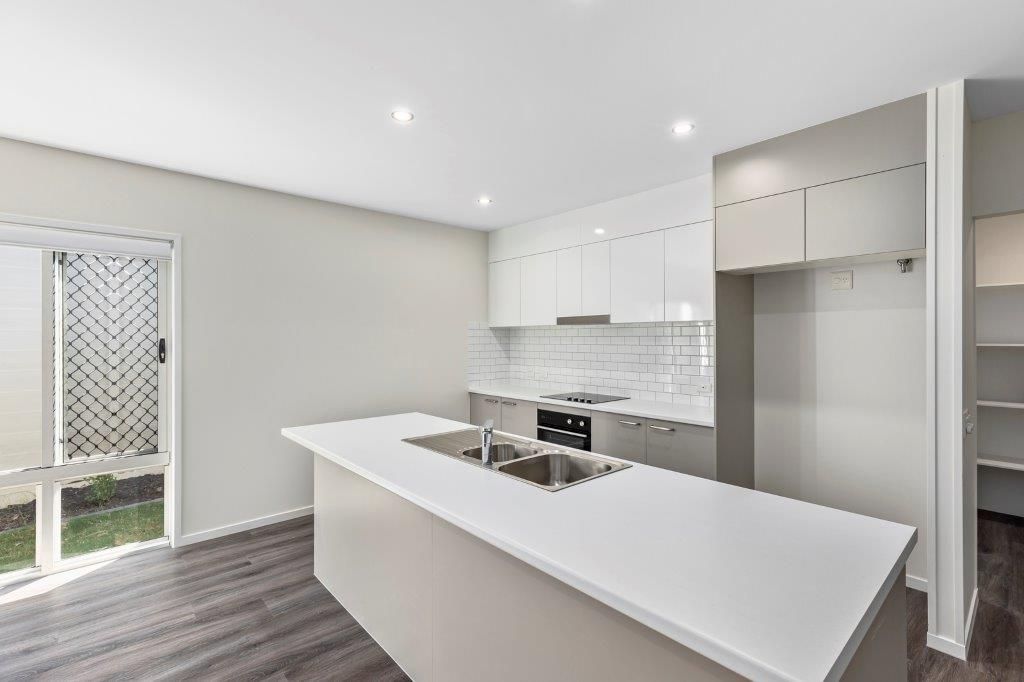 006 Open2view_ID710626-7_Sprite_Way__Brassall