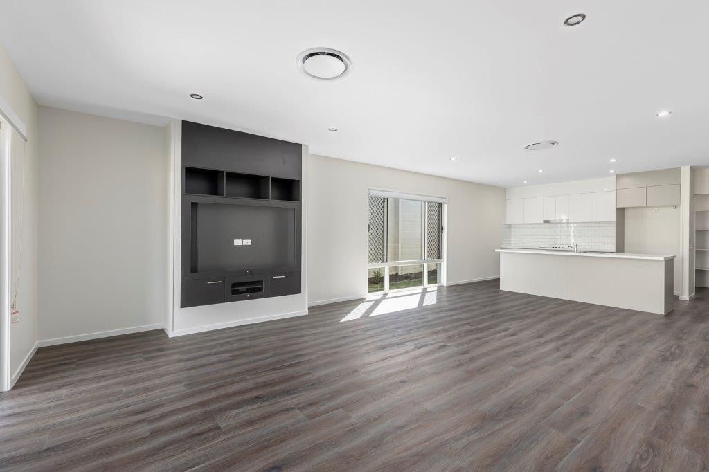 008 Open2view_ID710626-7_Sprite_Way__Brassall