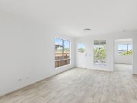 007 Open2view_ID812215-16_Mia_Street