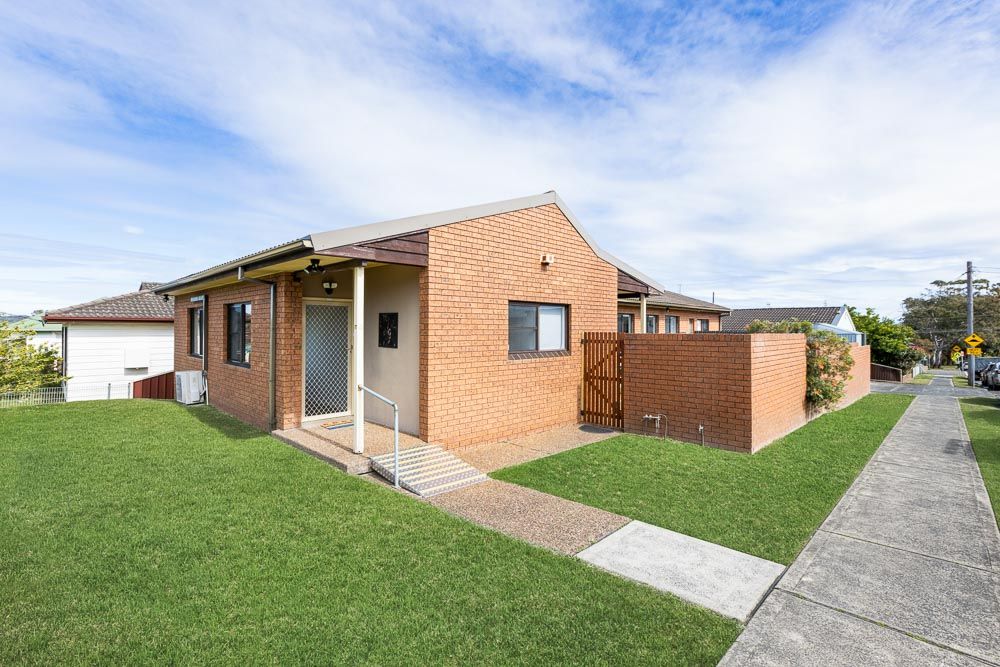 Sunnyfield 25 8.22 - WEB - 001