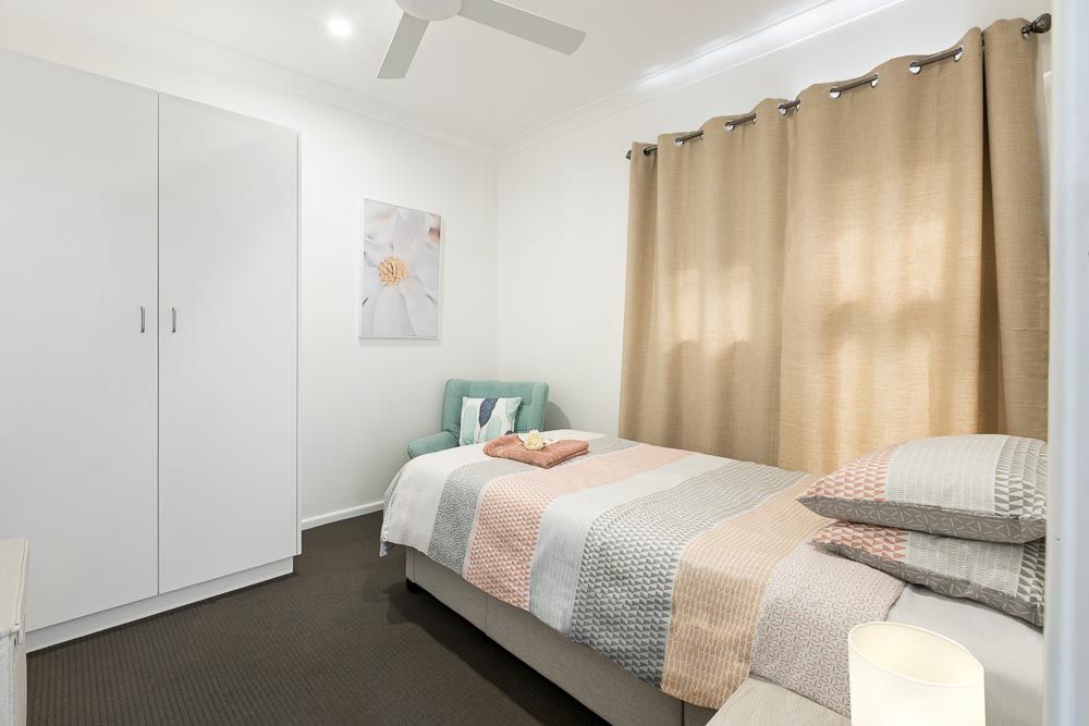 Sunnyfield 25 8.22 - WEB - 007