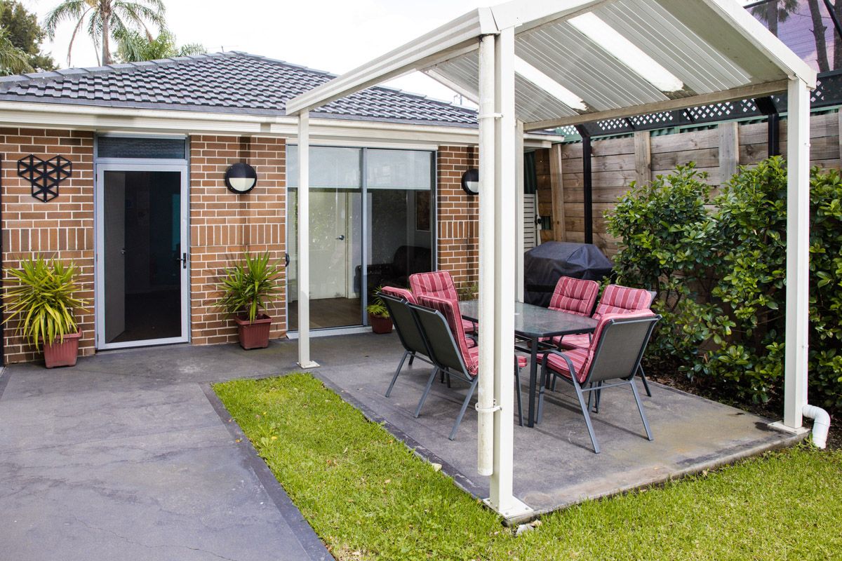 SIL005 LR-Guilford-Garden Area-2795