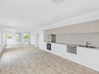 008 Open2view_ID812215-16_Mia_Street