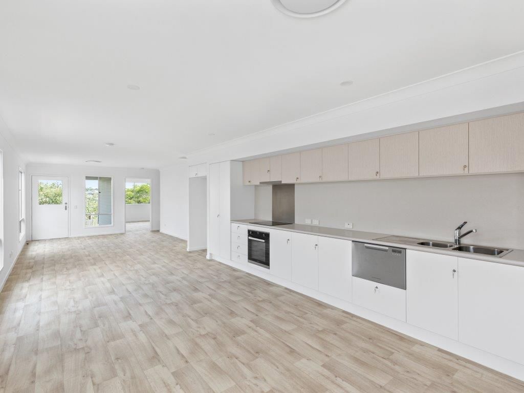 008 Open2view_ID812215-16_Mia_Street