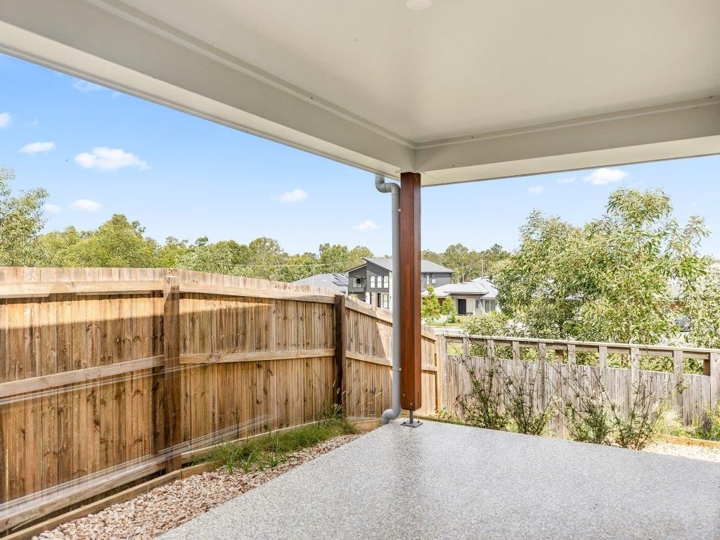 012 Open2view_ID812215-16_Mia_Street