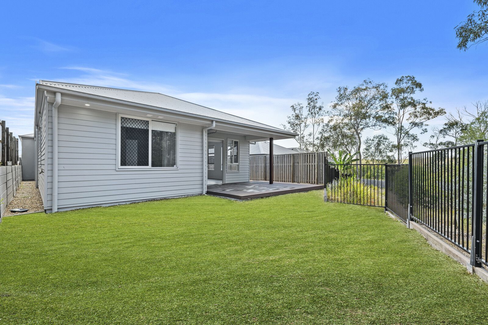 016 Open2view_ID839957-57_Dysart_Drive