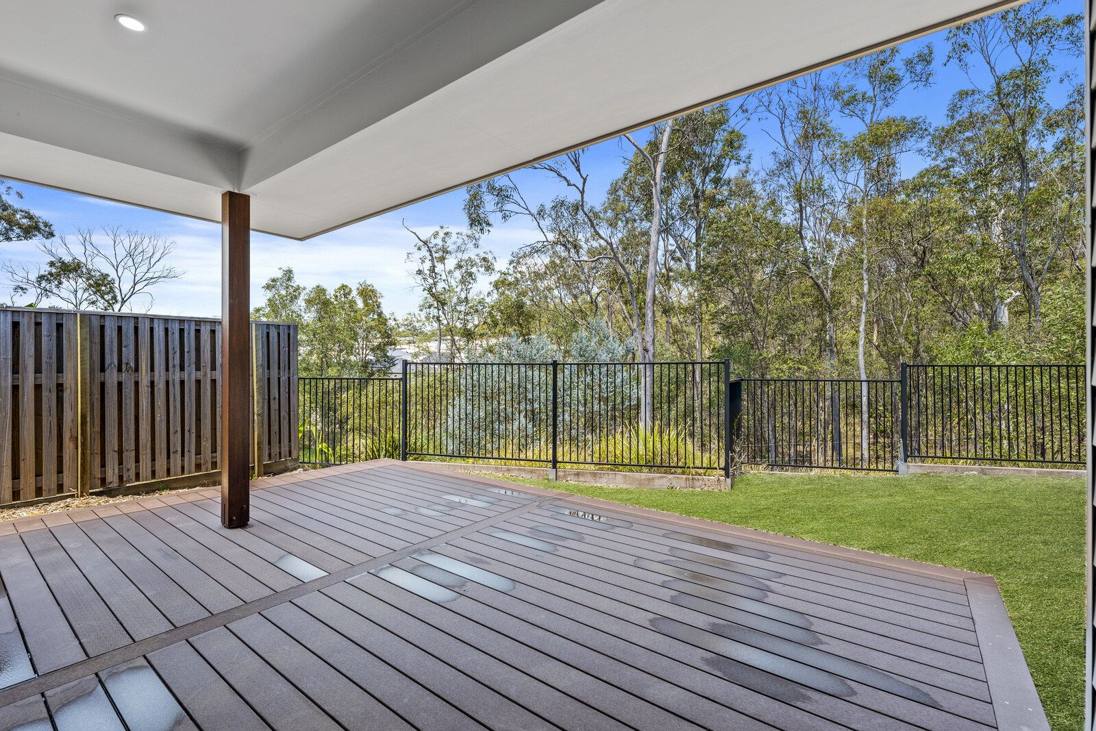 014 Open2view_ID839957-57_Dysart_Drive