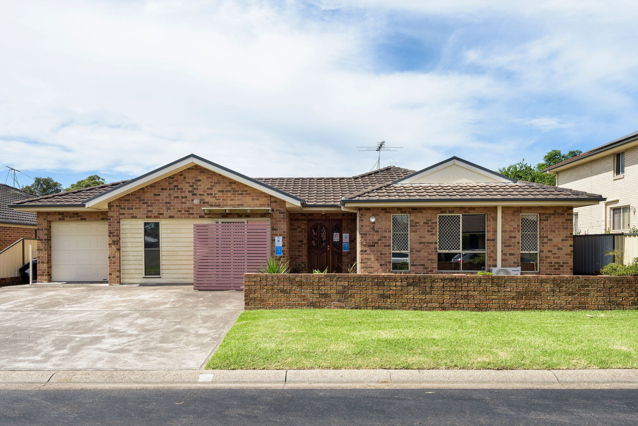 SIL014 LR-mcneil-MAYFIELD-fhouse