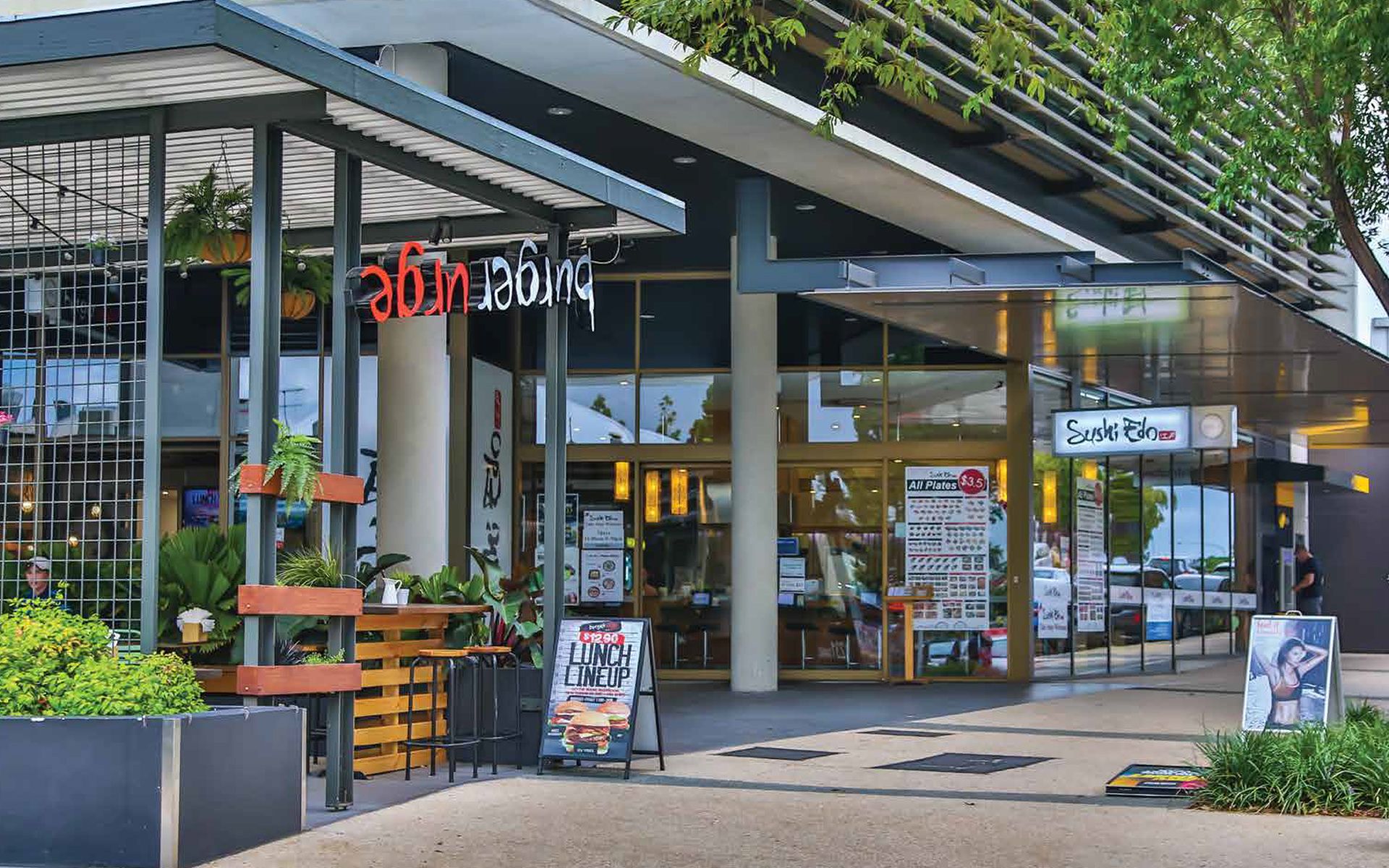 CIRCA THREE_External-shops-2