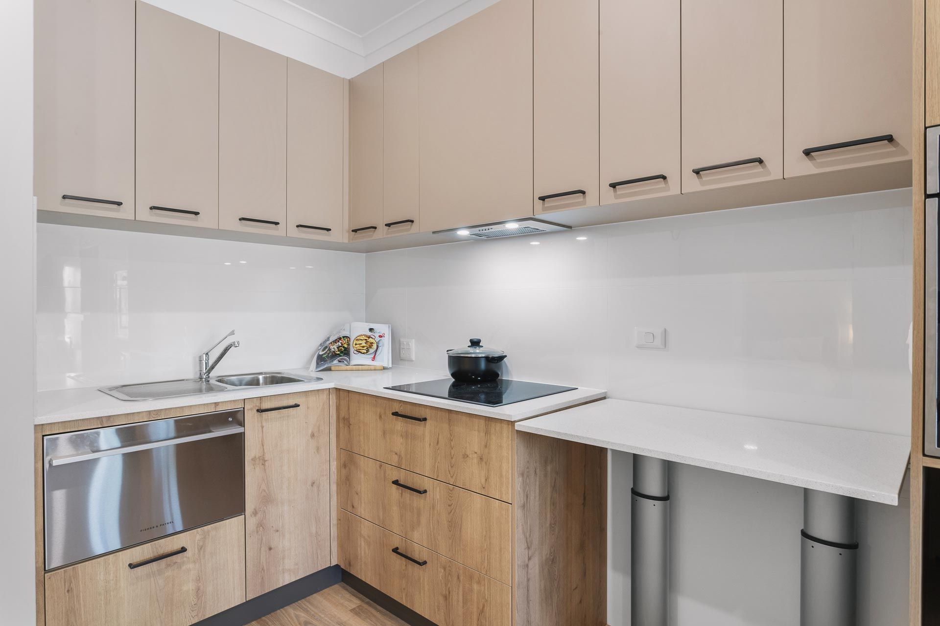 Shoreline Display Unit  4)