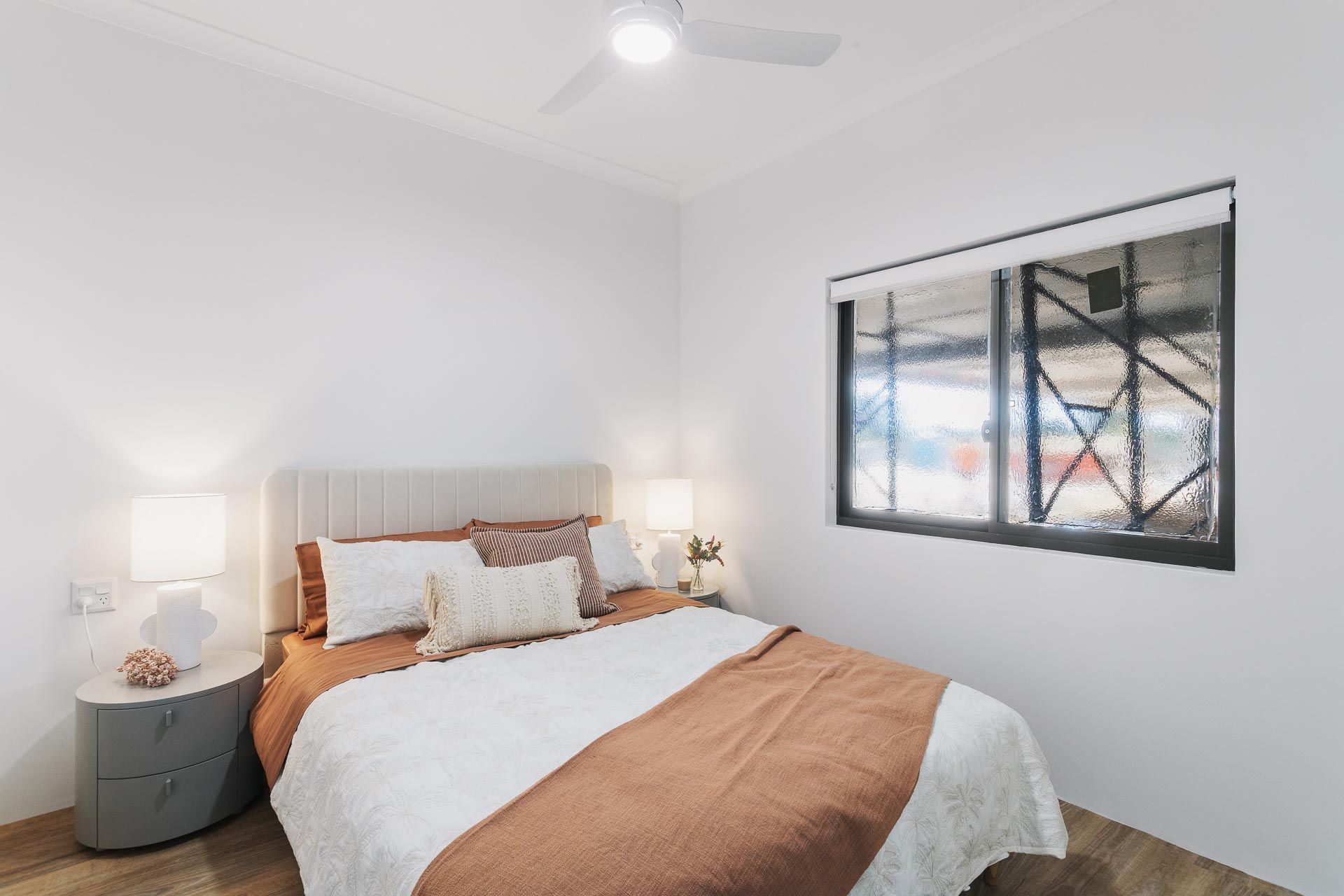 Shoreline Display Unit  6)